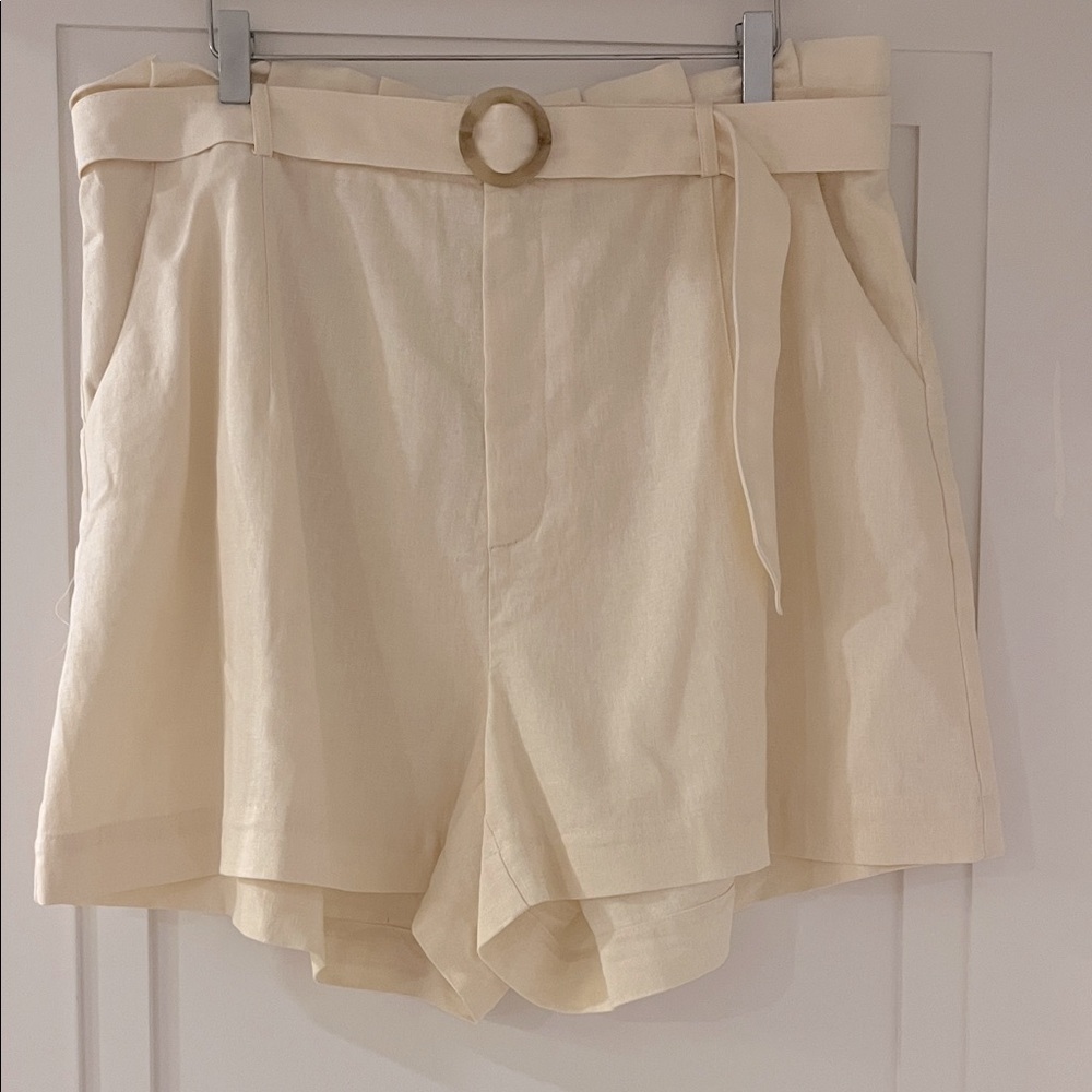 Sofia by Sofia Vergara Cream Paperbag Waist Shorts - Picture 3 of 8